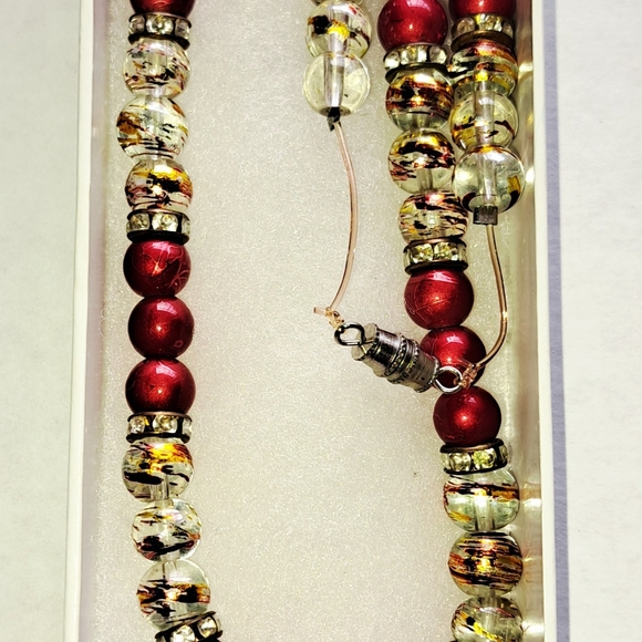 Handmade Red And Gold Beaded Necklace - Picture 5 of 6
